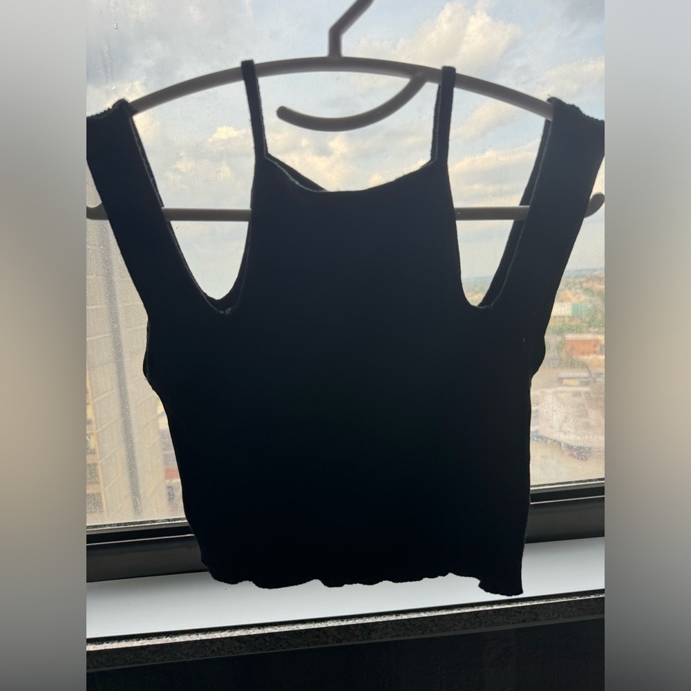 Black off shoulder sleeve top
